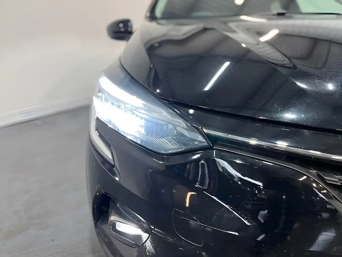 Used 2020 Renault Clio Iconic Black - Interior and Exterior details 8