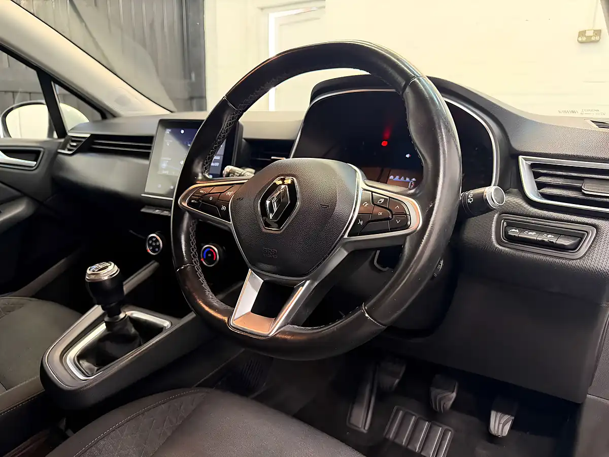 Used 2020 Renault Clio Iconic Blue Glacier White - Interior and Exterior details 14