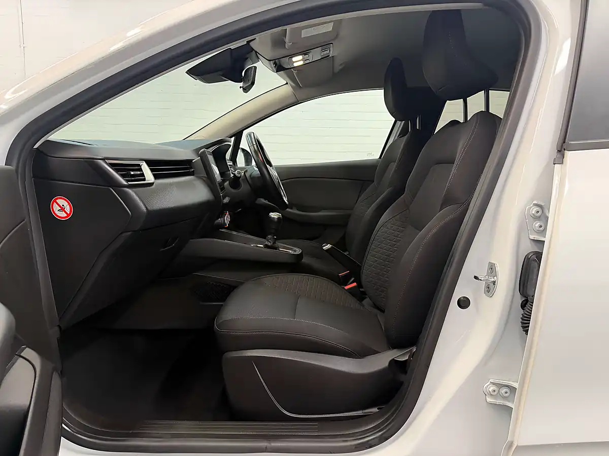 Used 2020 Renault Clio Iconic Blue Glacier White - Interior and Exterior details 15