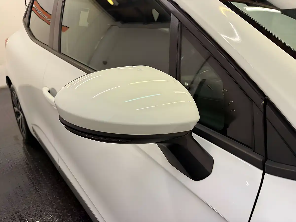 Used 2020 Renault Clio Iconic Blue Glacier White - Interior and Exterior details 8