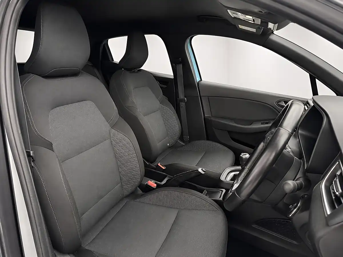 Used 2020 Renault Clio Iconic Blue - Interior and Exterior details 9