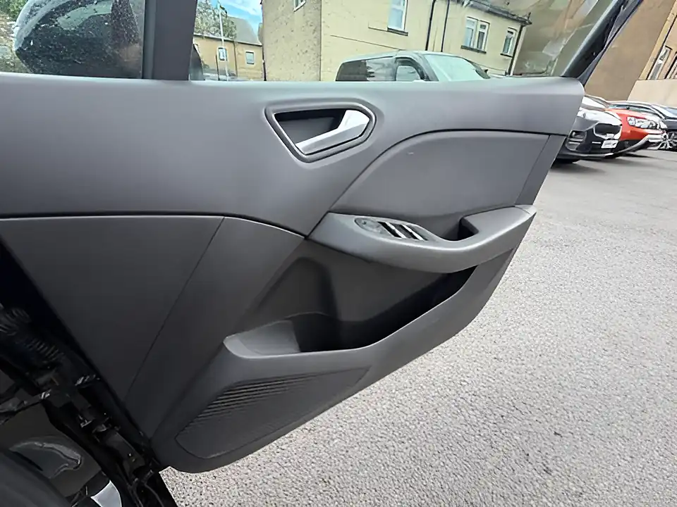 Used 2020 Renault Clio Iconic Bose Diamond Black - Interior and Exterior details 13