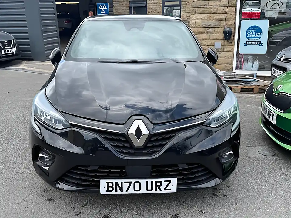 Used 2020 Renault Clio Iconic Bose Diamond Black - Interior and Exterior details 4