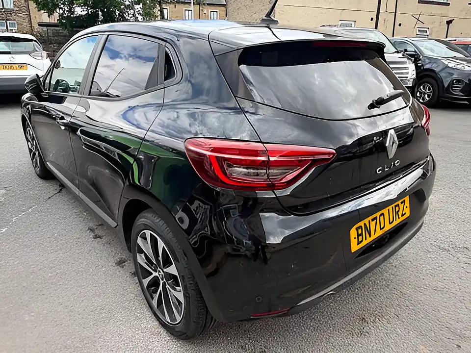 Used 2020 Renault Clio Iconic Bose Diamond Black - Interior and Exterior details 6