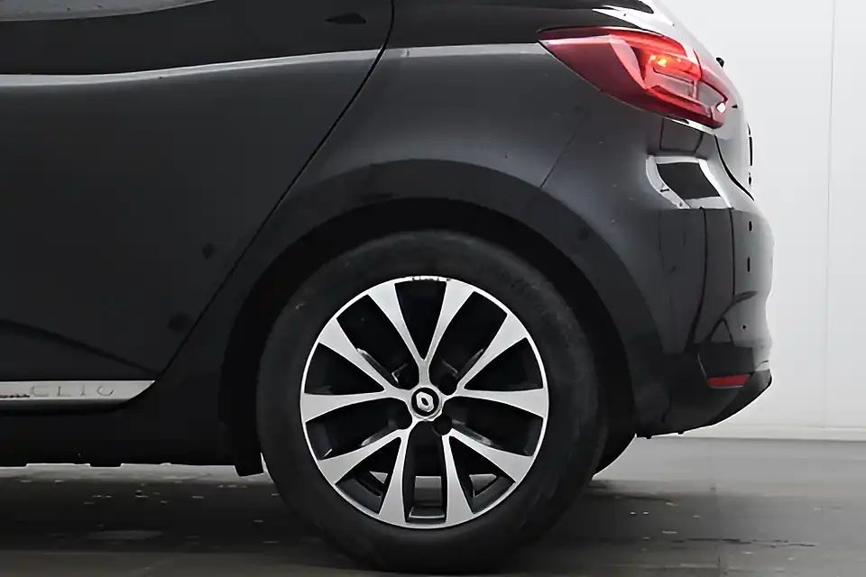 Used 2020 Renault Clio Iconic Diamond Black - Interior and Exterior details 10