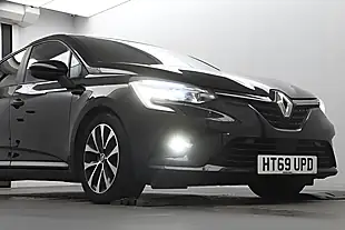 Used 2020 Renault Clio Iconic Diamond Black - Interior and Exterior details 11