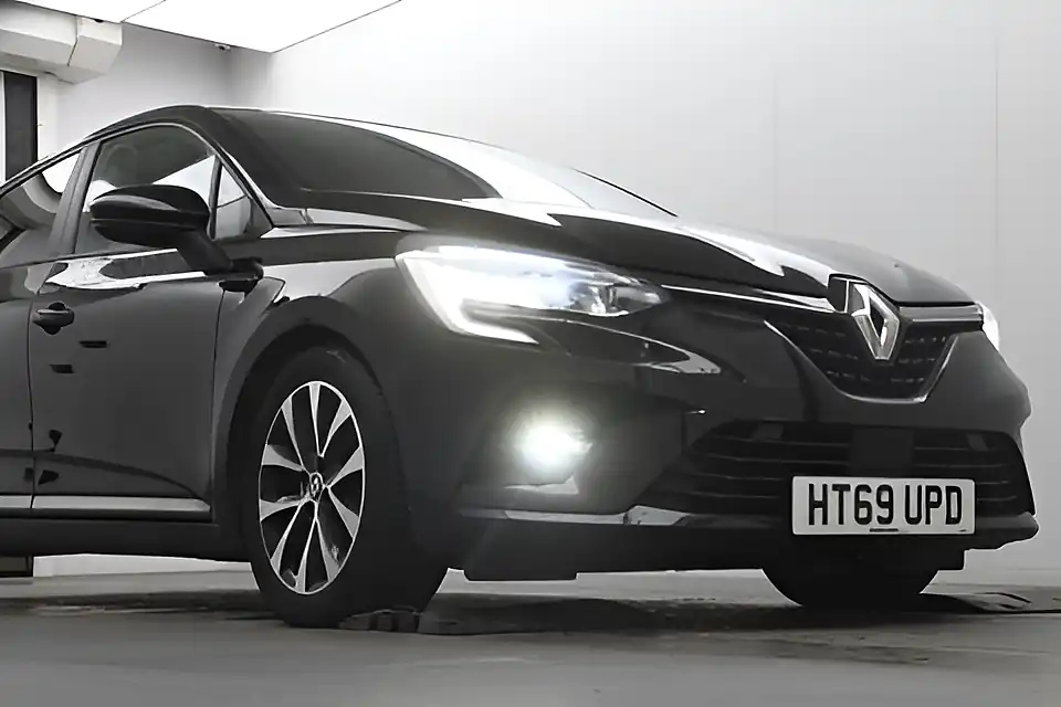 Used 2020 Renault Clio Iconic Diamond Black - Interior and Exterior details 11