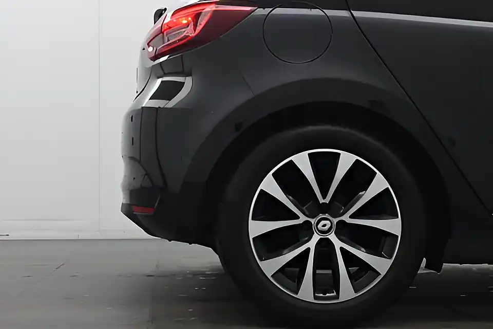Used 2020 Renault Clio Iconic Diamond Black - Interior and Exterior details 12