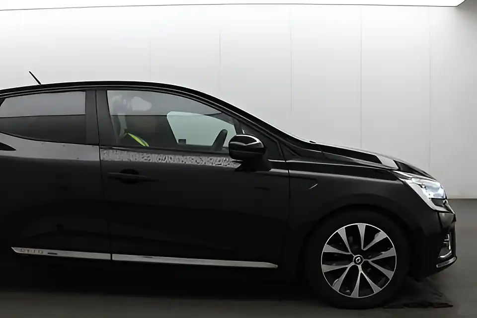 Used 2020 Renault Clio Iconic Diamond Black - Interior and Exterior details 14