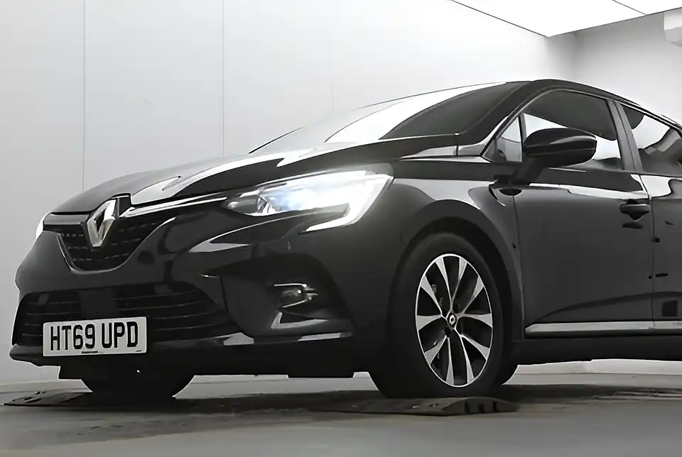 Used 2020 Renault Clio Iconic Diamond Black - Interior and Exterior details 3