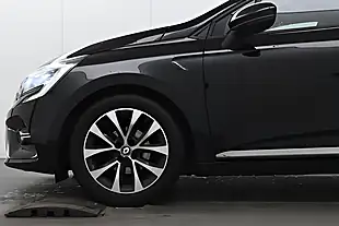 Used 2020 Renault Clio Iconic Diamond Black - Interior and Exterior details 7