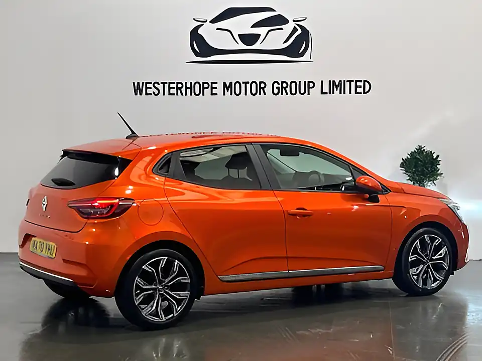 Used 2020 Renault Clio Iconic Orange - Interior and Exterior details 17