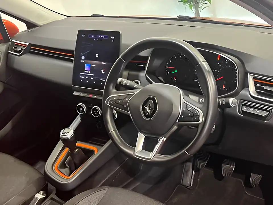 Used 2020 Renault Clio Iconic Orange - Interior and Exterior details 3