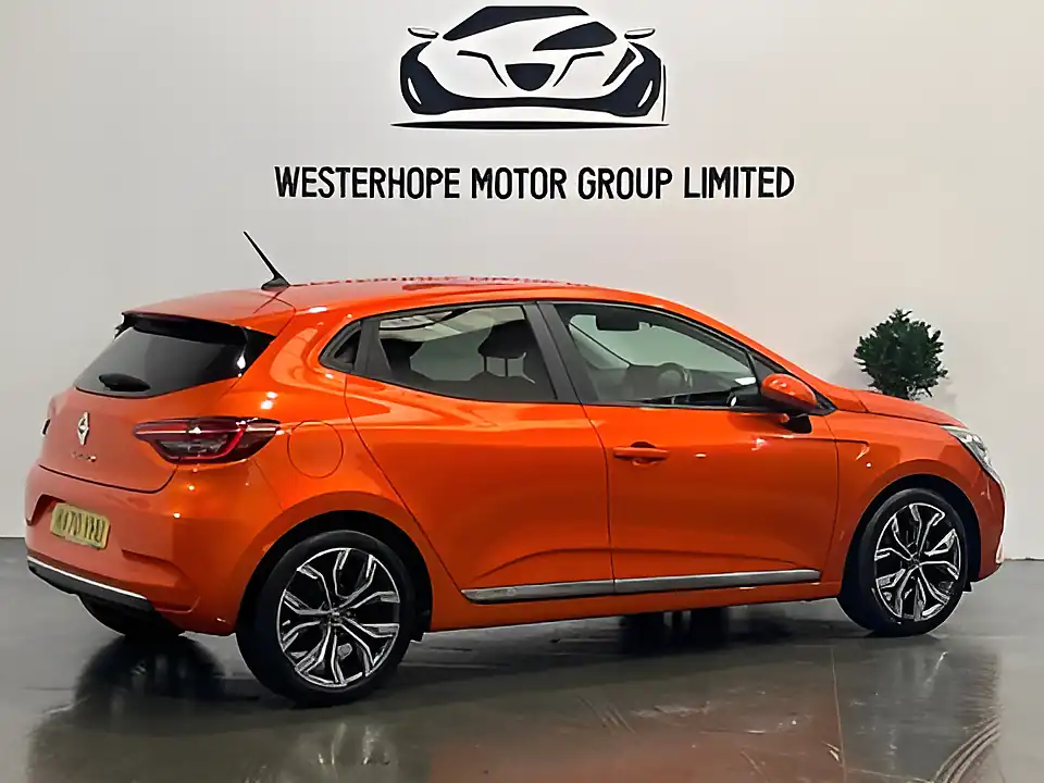 Used 2020 Renault Clio Iconic Orange - Interior and Exterior details 4