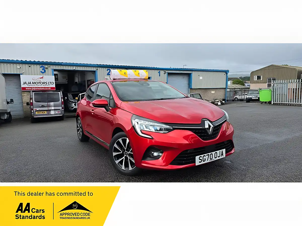 Used 2020 Renault Clio Iconic Red - Front View