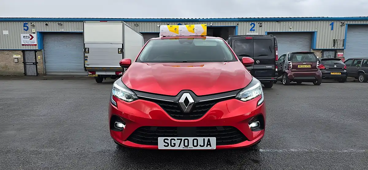 Used 2020 Renault Clio Iconic Red - Interior and Exterior details 11