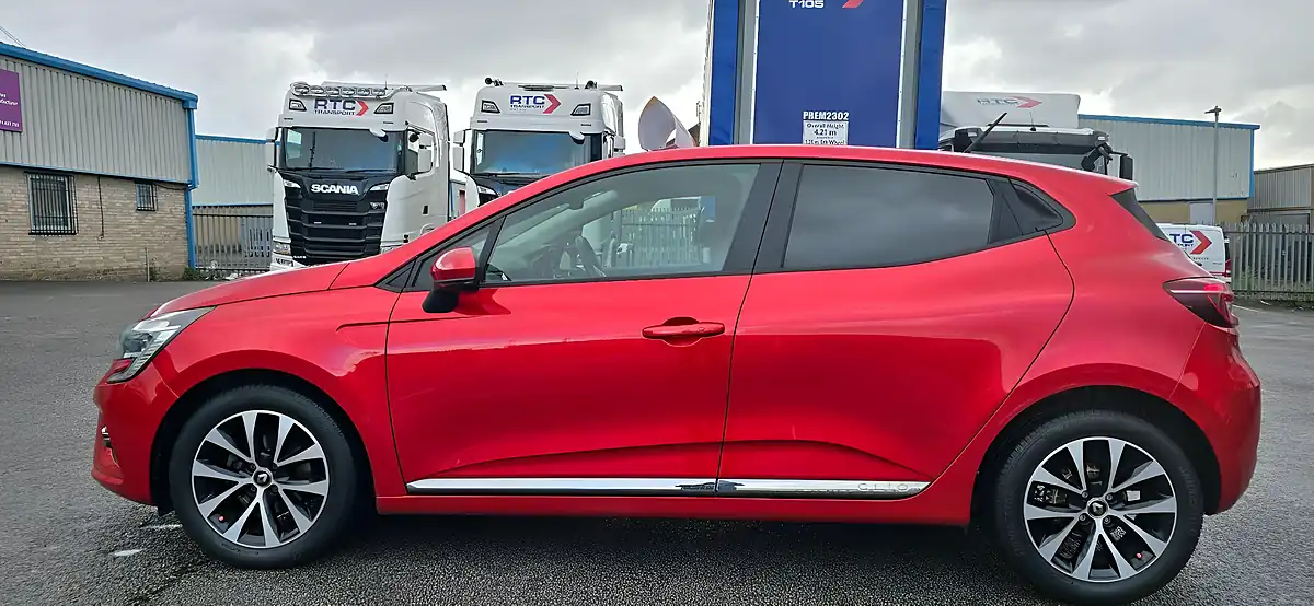 Used 2020 Renault Clio Iconic Red - Interior and Exterior details 12