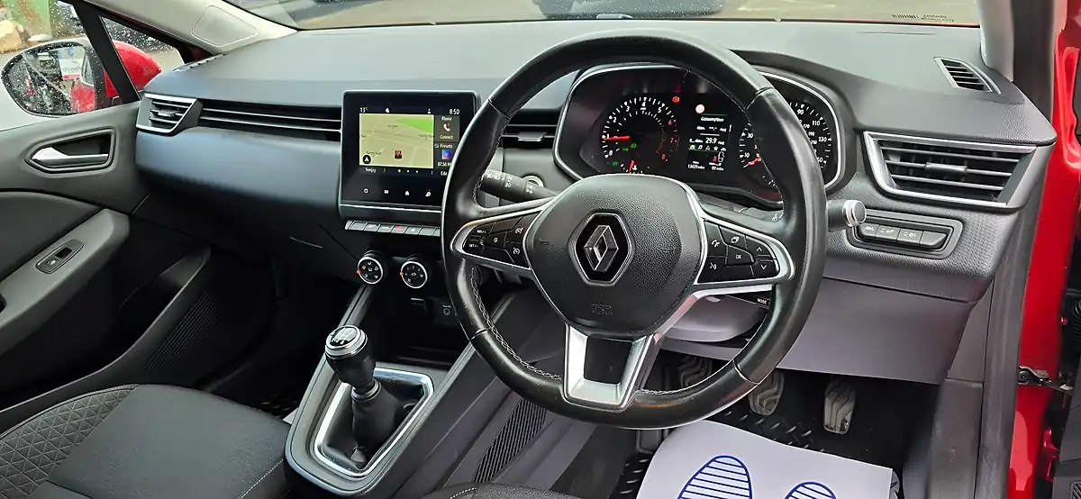 Used 2020 Renault Clio Iconic Red - Interior and Exterior details 15