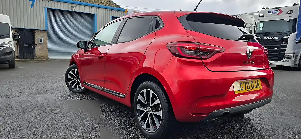 Used 2020 Renault Clio Iconic Red - Interior and Exterior details 4
