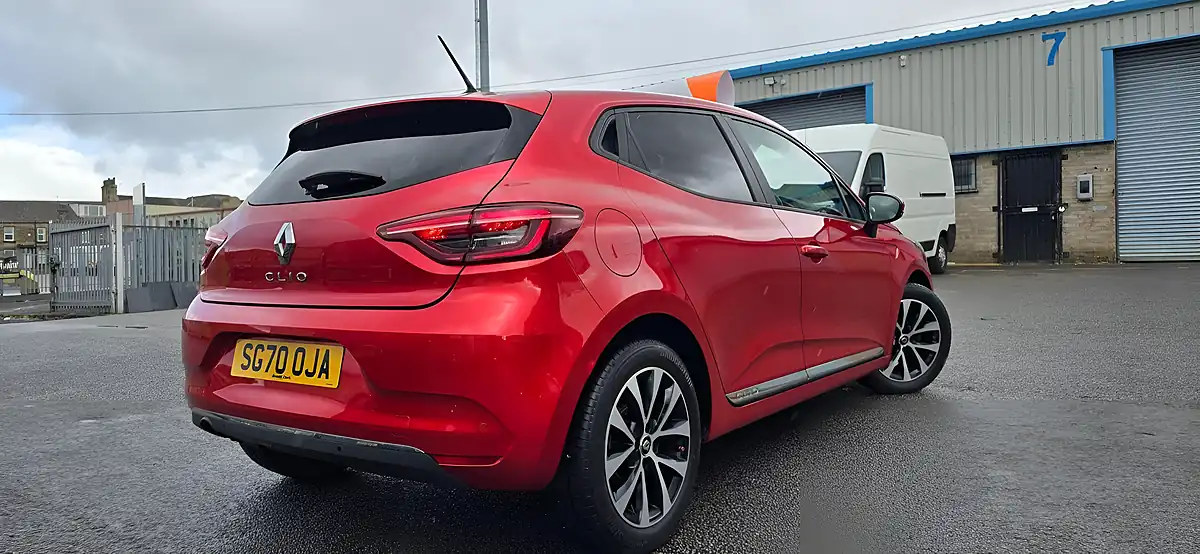 Used 2020 Renault Clio Iconic Red - Interior and Exterior details 5