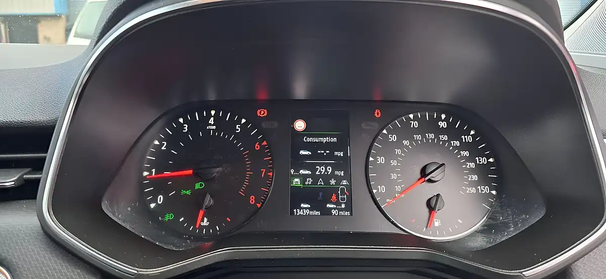 Used 2020 Renault Clio Iconic Red - Interior and Exterior details 6