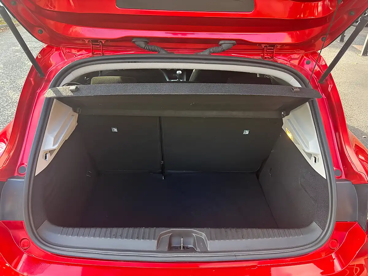 Used 2020 Renault Clio Iconic Red - Interior and Exterior details 12