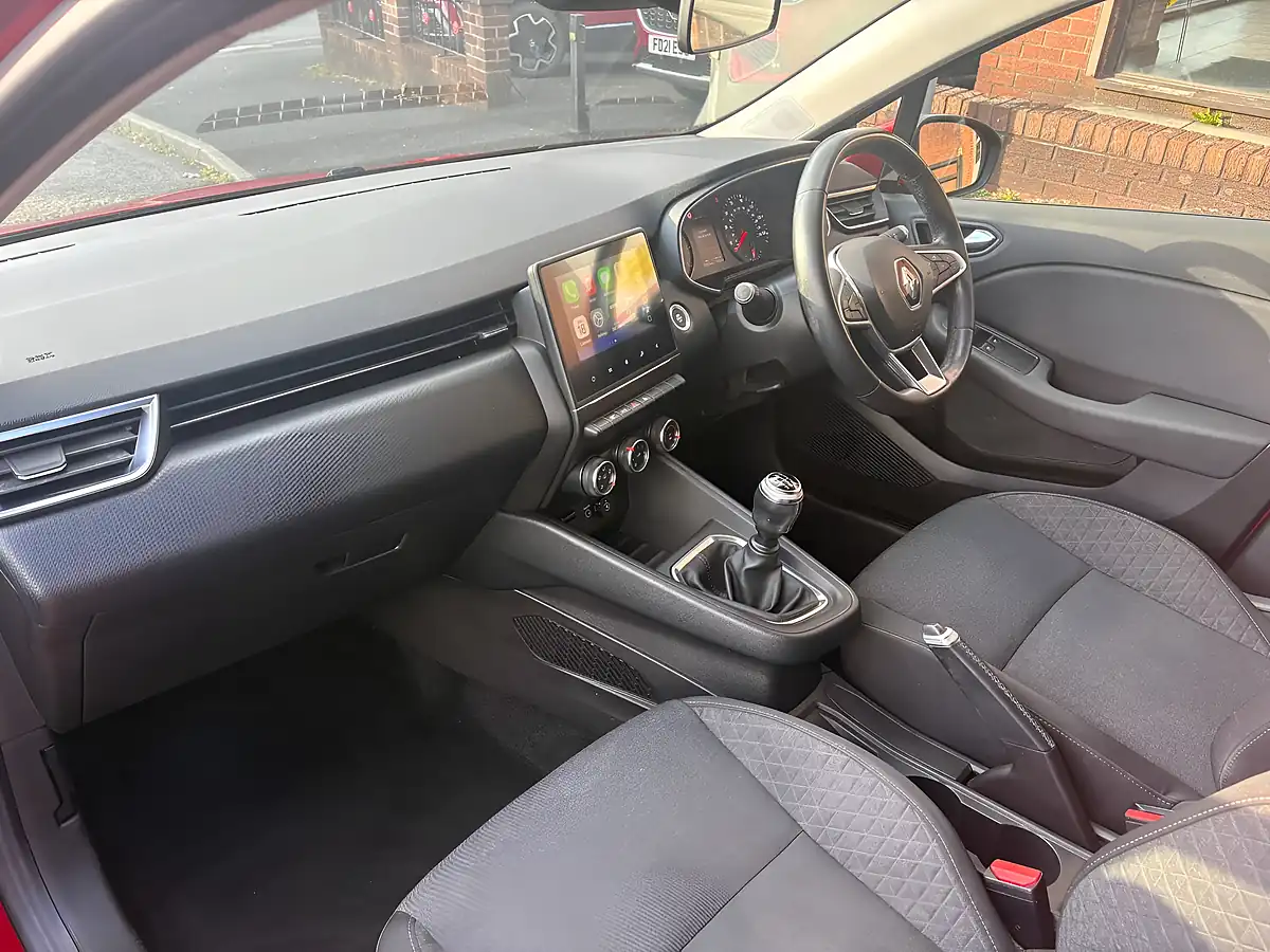 Used 2020 Renault Clio Iconic Red - Interior and Exterior details 13