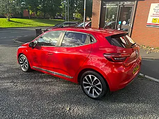 Used 2020 Renault Clio Iconic Red - Interior and Exterior details 5