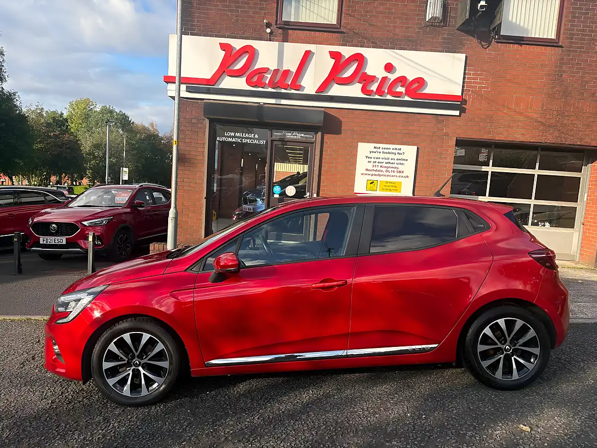 Used 2020 Renault Clio Iconic Red - Interior and Exterior details 6