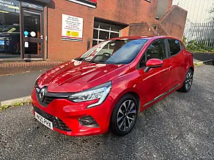 Used 2020 Renault Clio Iconic Red - Interior and Exterior details 7