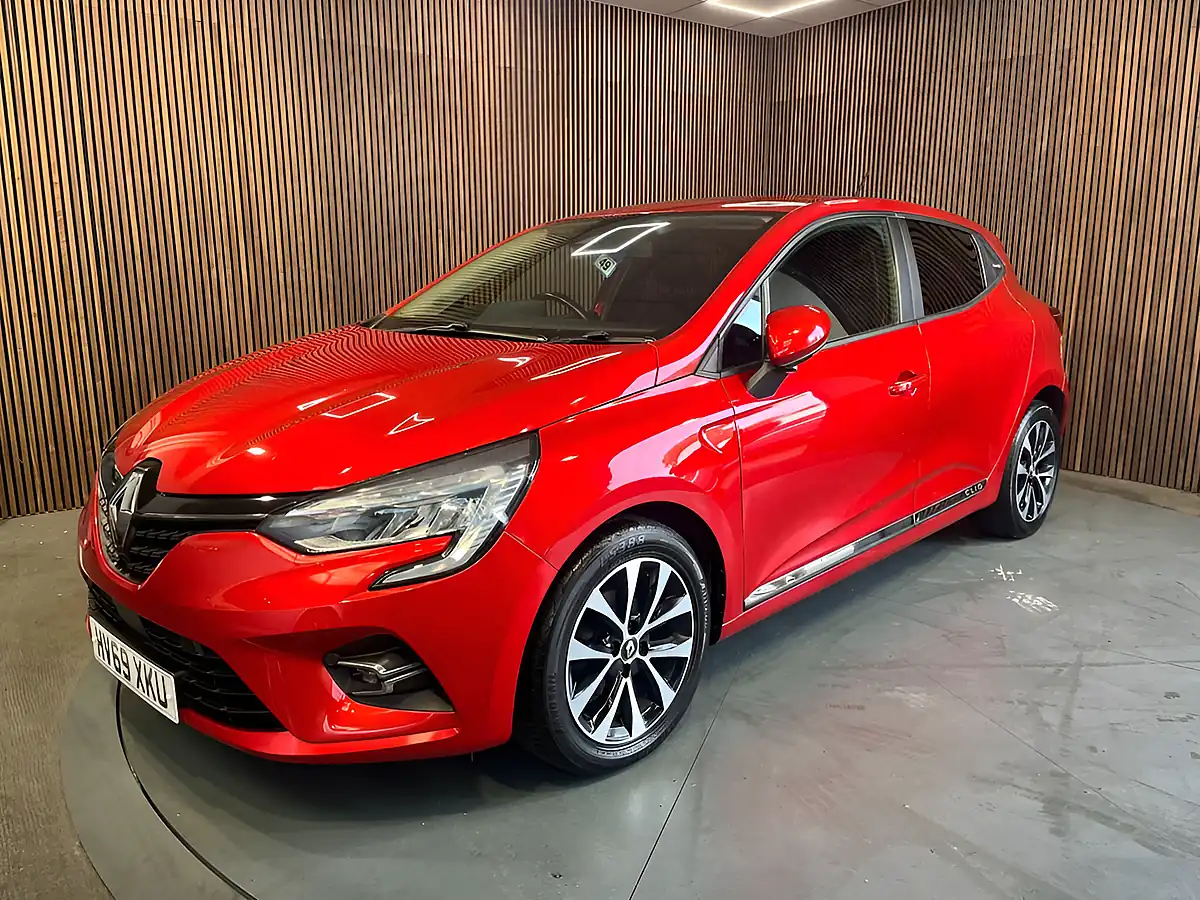 Used 2020 Renault Clio Iconic Red - Interior and Exterior details 10