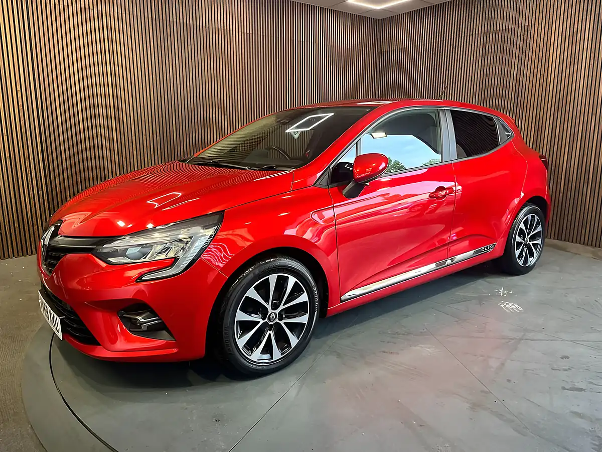 Used 2020 Renault Clio Iconic Red - Interior and Exterior details 11