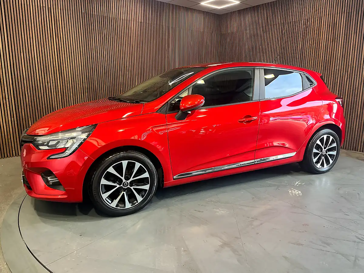 Used 2020 Renault Clio Iconic Red - Interior and Exterior details 13