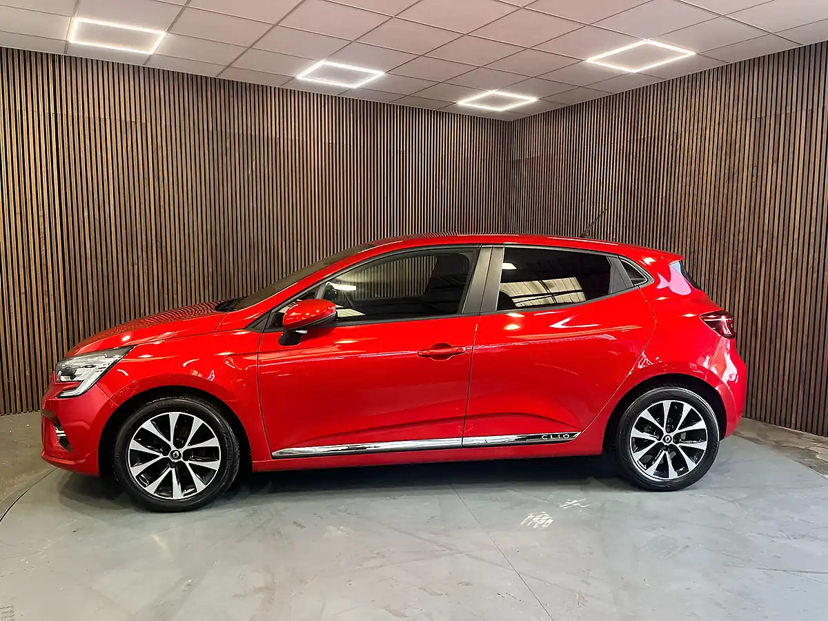 Used 2020 Renault Clio Iconic Red - Interior and Exterior details 14