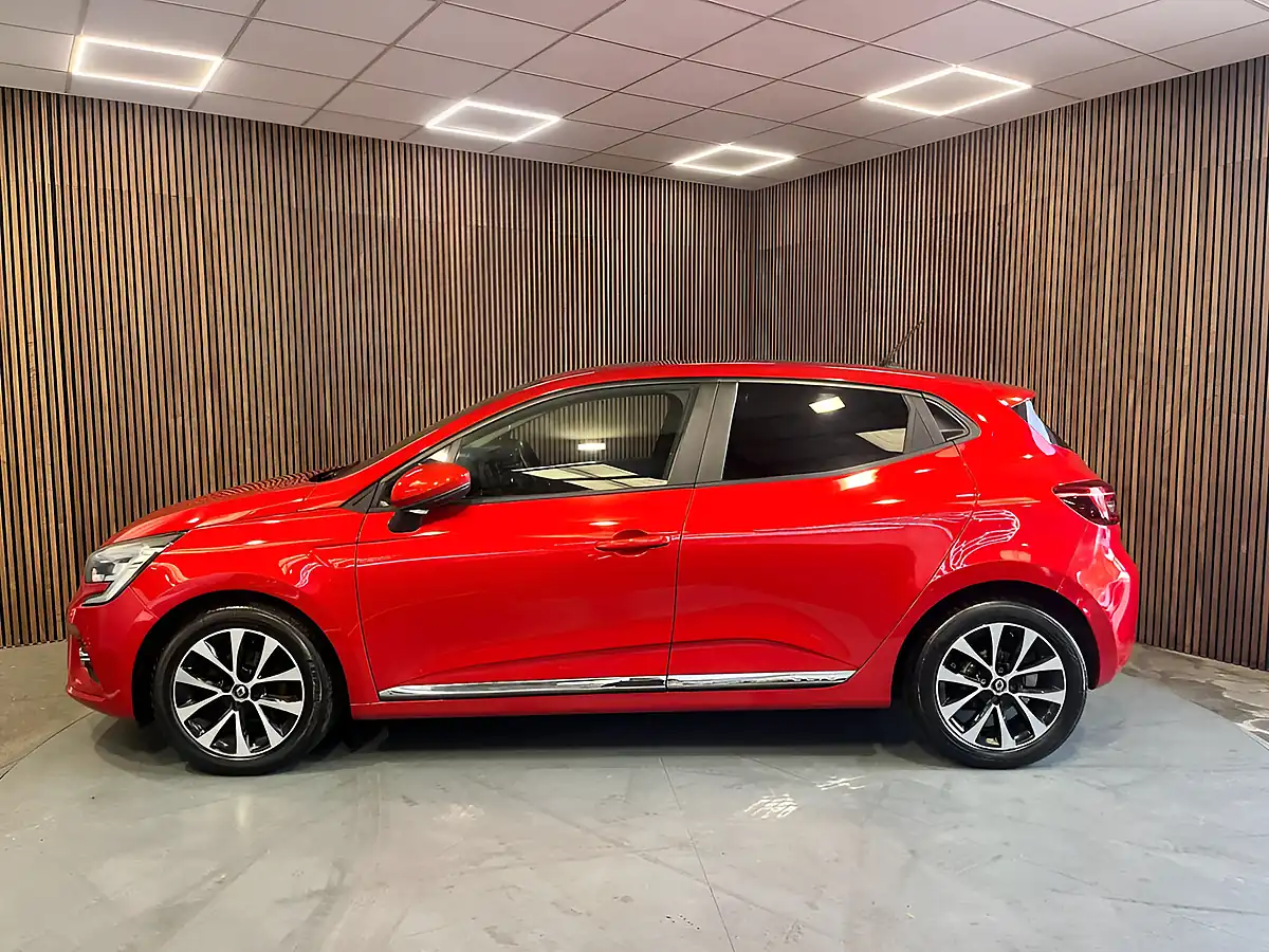 Used 2020 Renault Clio Iconic Red - Interior and Exterior details 15