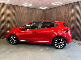Used 2020 Renault Clio Iconic Red - Interior and Exterior details 16