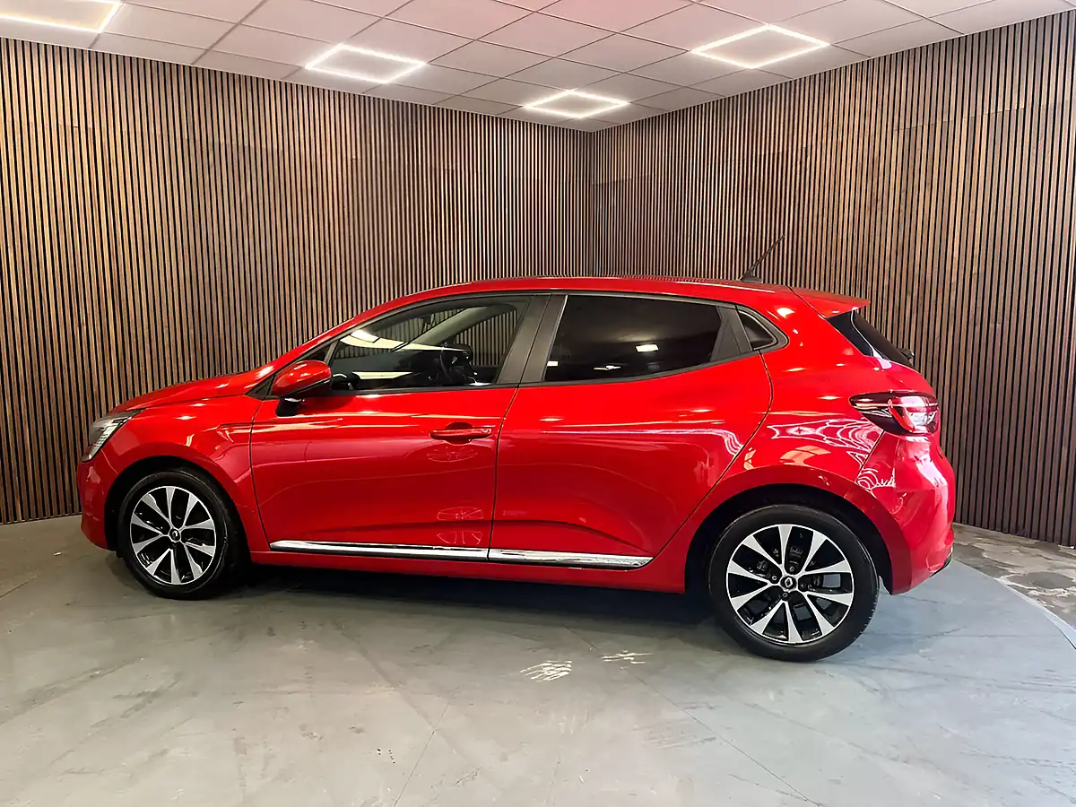 Used 2020 Renault Clio Iconic Red - Interior and Exterior details 16