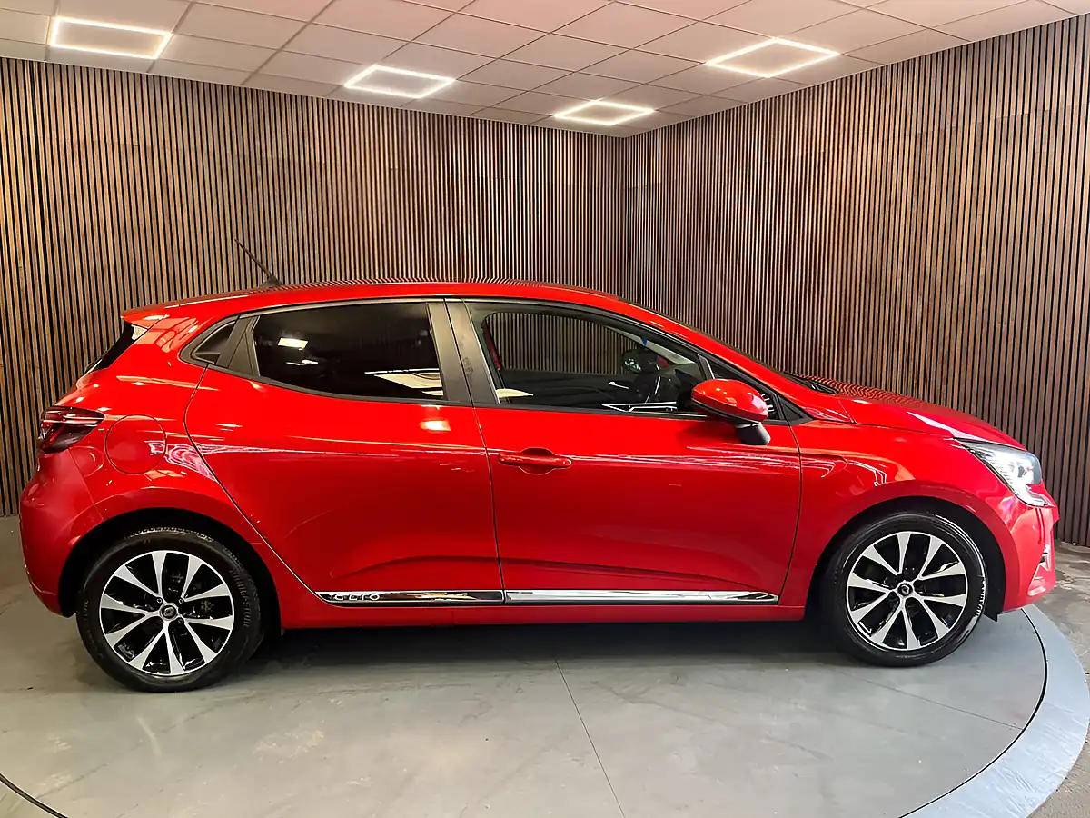 Used 2020 Renault Clio Iconic Red - Interior and Exterior details 19