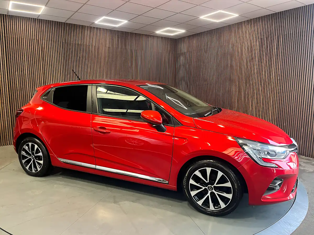 Used 2020 Renault Clio Iconic Red - Interior and Exterior details 2