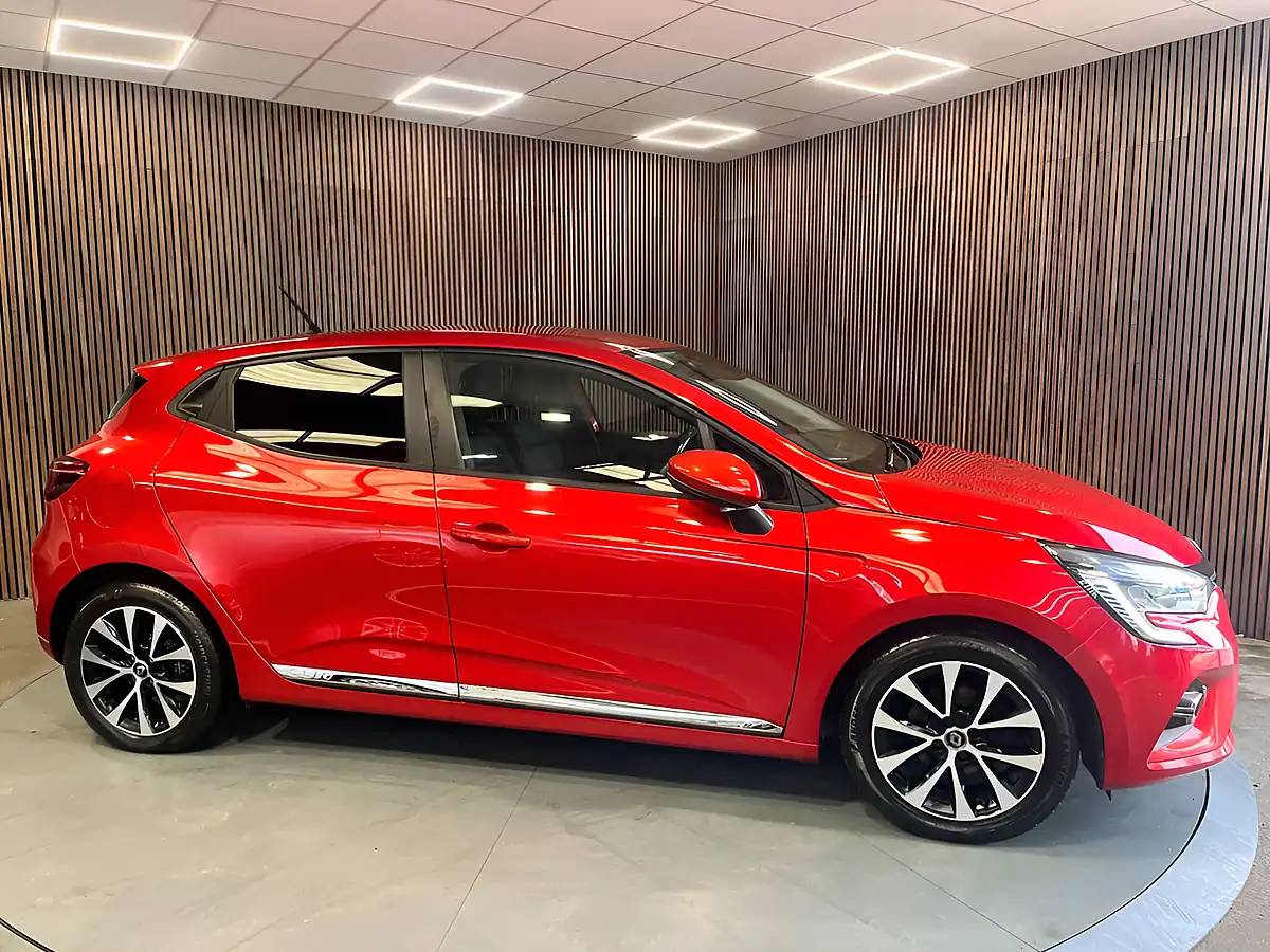 Used 2020 Renault Clio Iconic Red - Interior and Exterior details 20