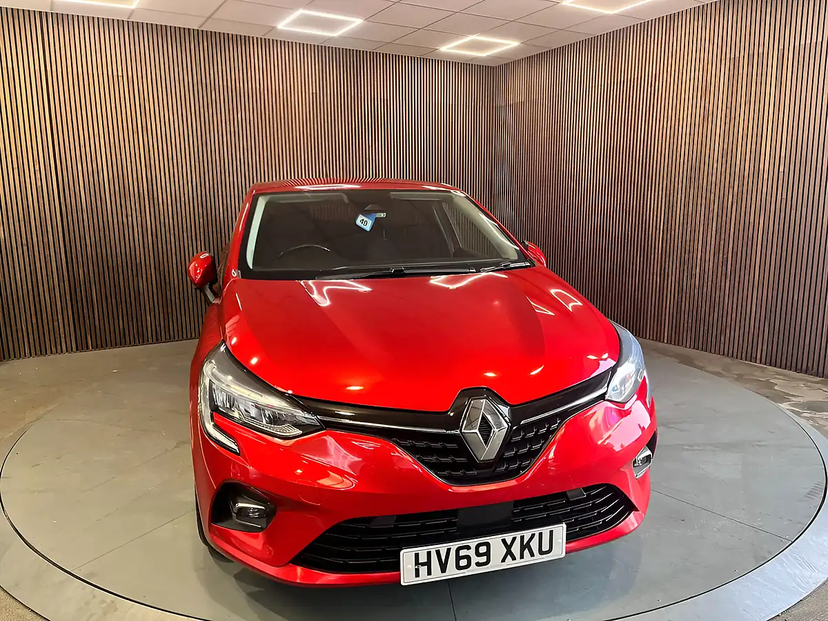 Used 2020 Renault Clio Iconic Red - Interior and Exterior details 3