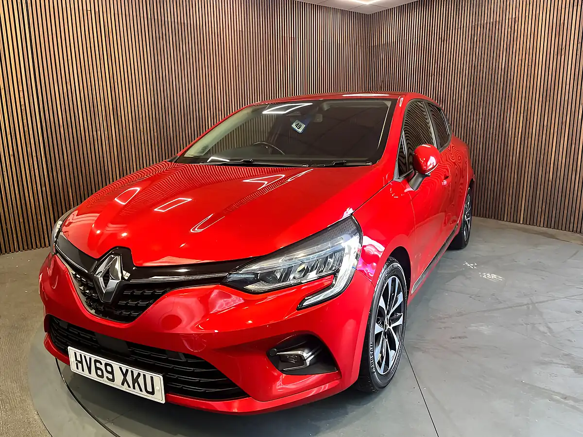 Used 2020 Renault Clio Iconic Red - Interior and Exterior details 4