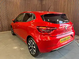 Used 2020 Renault Clio Iconic Red - Interior and Exterior details 5