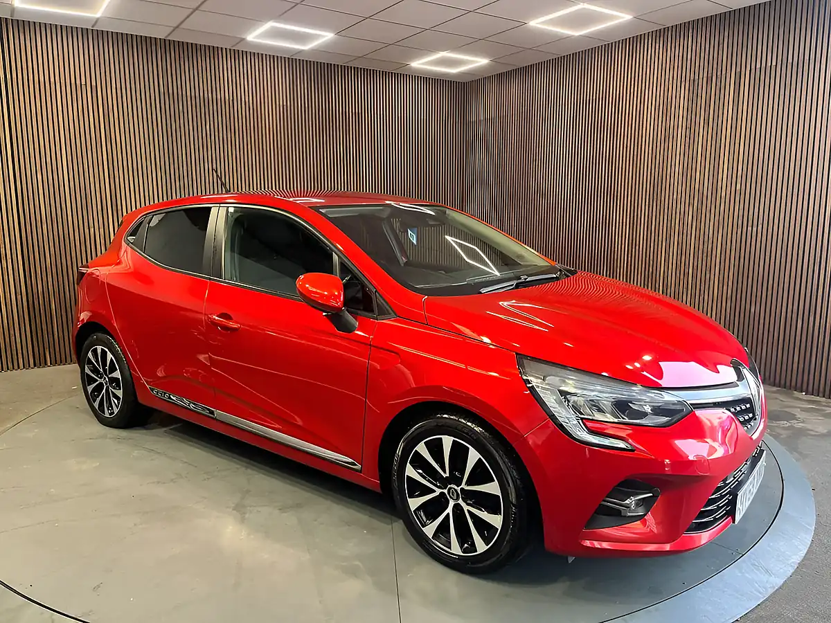 Used 2020 Renault Clio Iconic Red - Interior and Exterior details 6