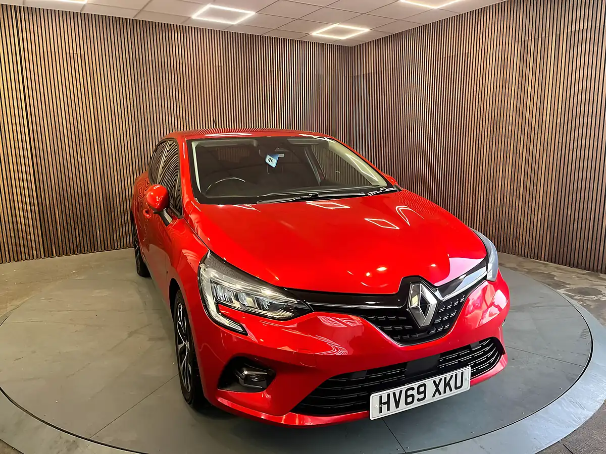 Used 2020 Renault Clio Iconic Red - Interior and Exterior details 7