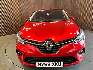 Used 2020 Renault Clio Iconic Red - Interior and Exterior details 8