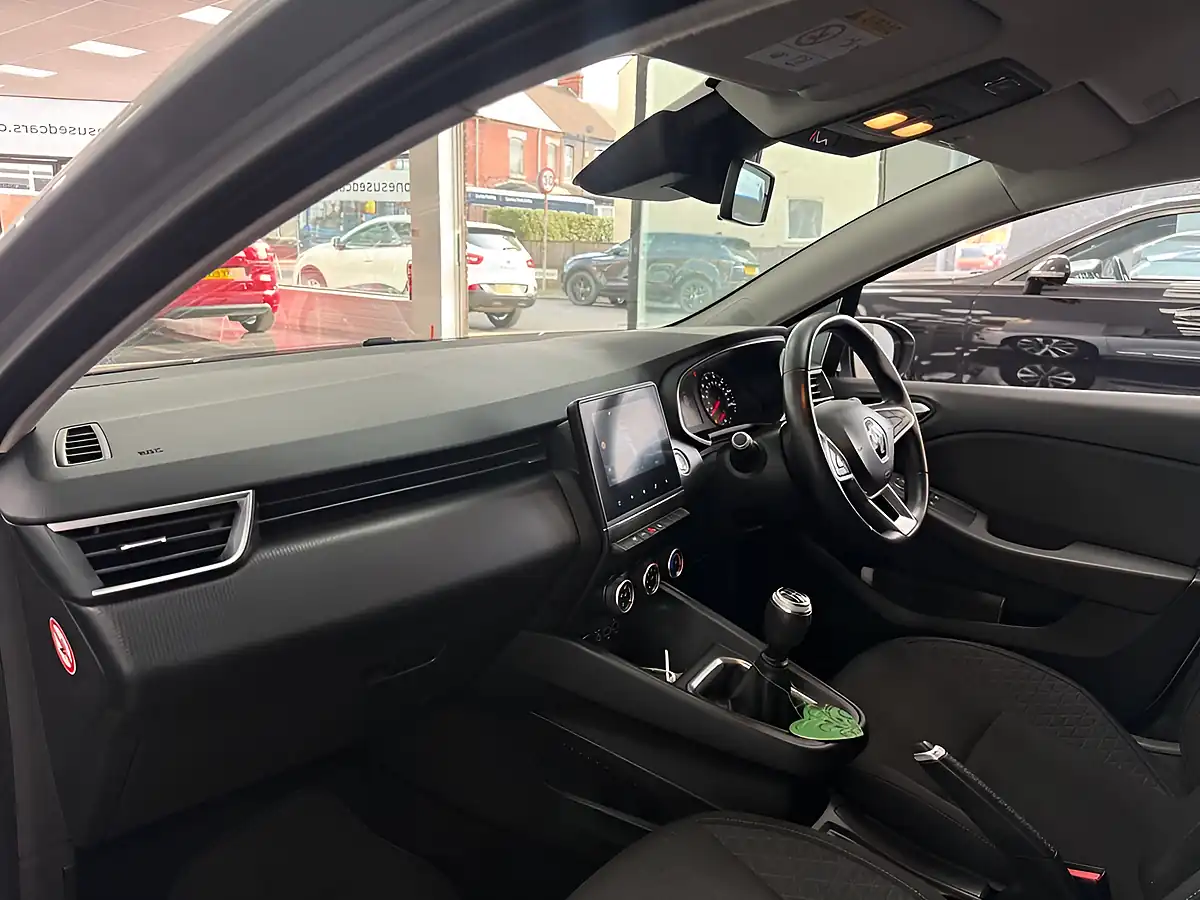 Used 2020 Renault Clio Iconic Silver - Interior and Exterior details 11
