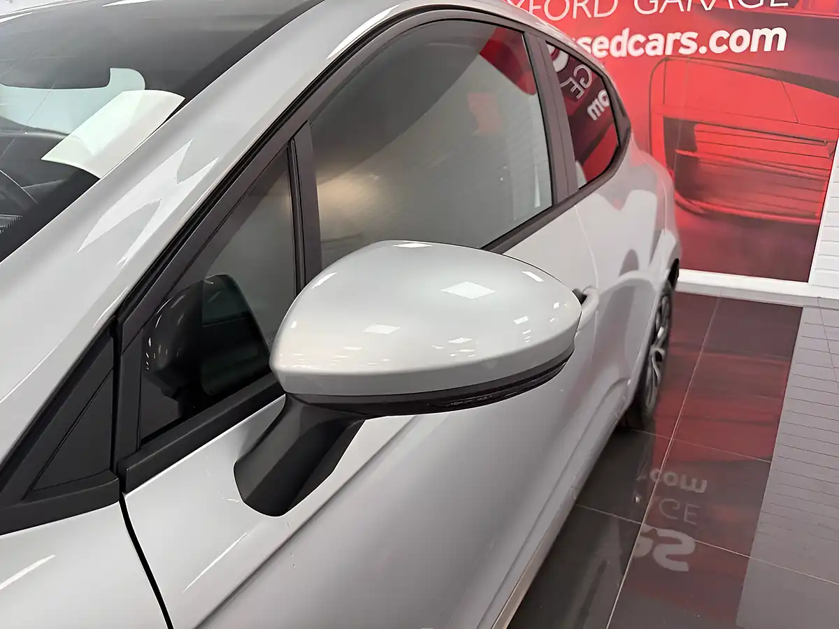 Used 2020 Renault Clio Iconic Silver - Interior and Exterior details 15