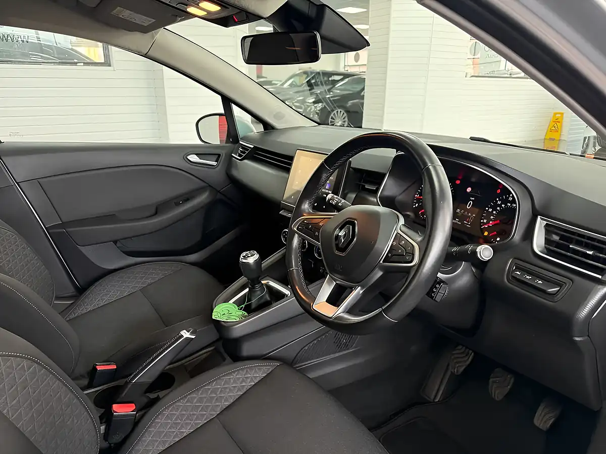 Used 2020 Renault Clio Iconic Silver - Interior and Exterior details 20