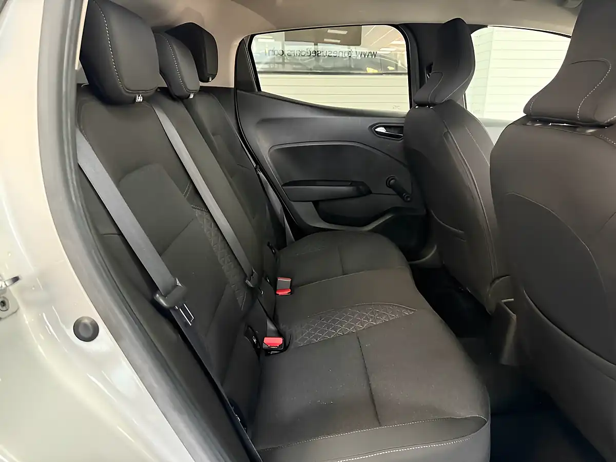 Used 2020 Renault Clio Iconic Silver - Interior and Exterior details 5